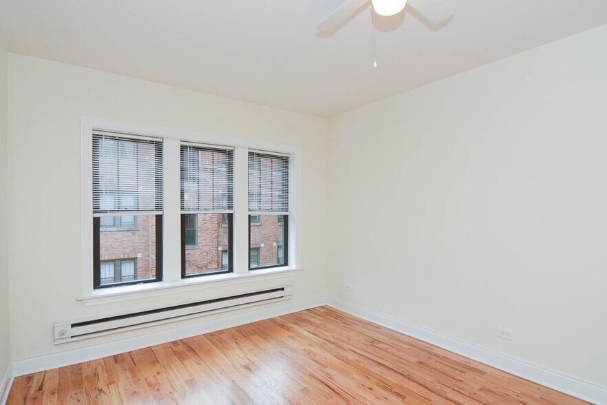 Building Photo - 629 W Cornelia Ave