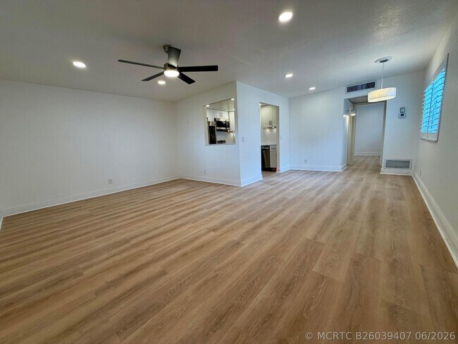 Building Photo - 207 Tuscany Ln