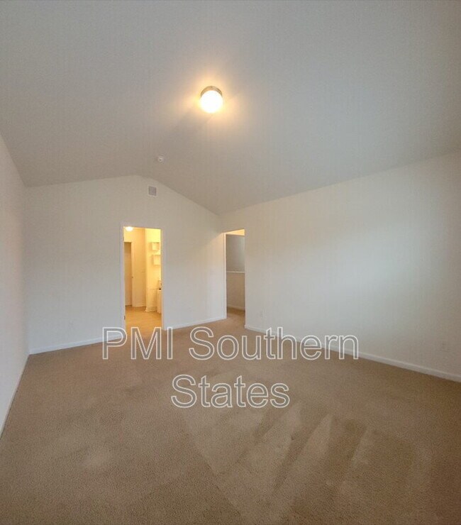 Building Photo - 31 Moorlyn Ln