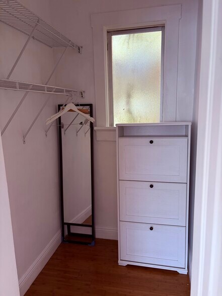 Building Photo - 4812 Pine Tree Dr