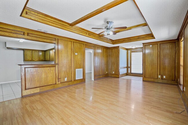 Building Photo - 226 E Pritchard Ln
