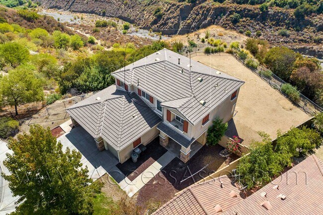 Building Photo - Spacious 4 Bed + Loft Home with 3-Car Garage in Lake Elsinore