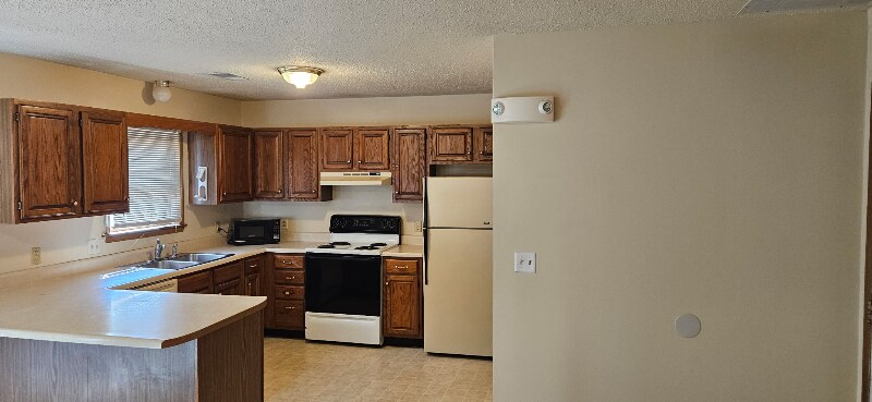 Building Photo - 1506 Red Oak Dr