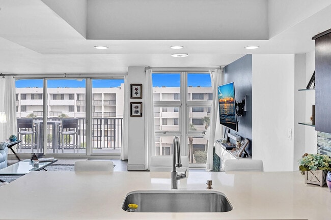 Building Photo - 525 N Ocean Blvd