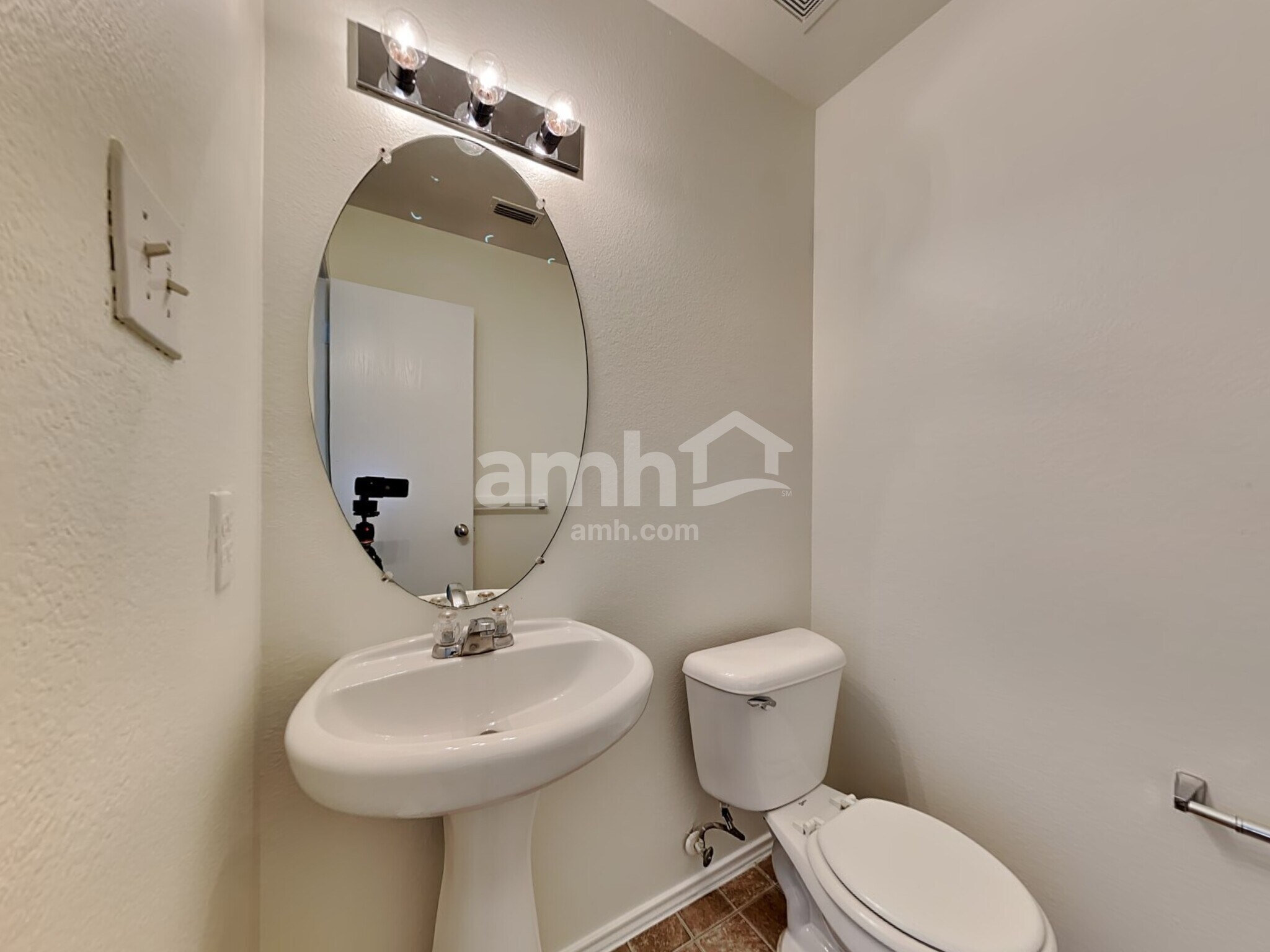 Building Photo - 5216 Lava Rock Dr