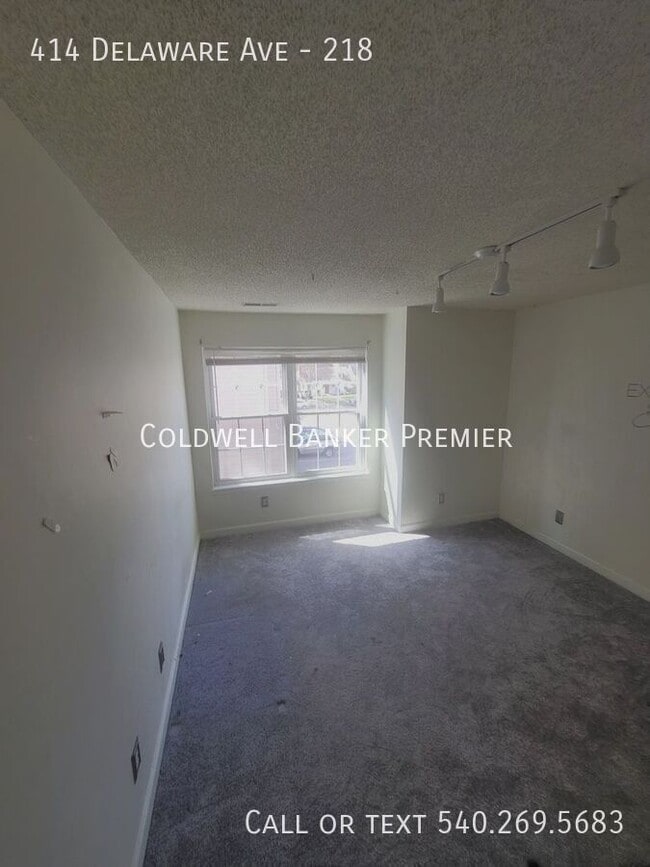 Building Photo - 414 Delaware Ave