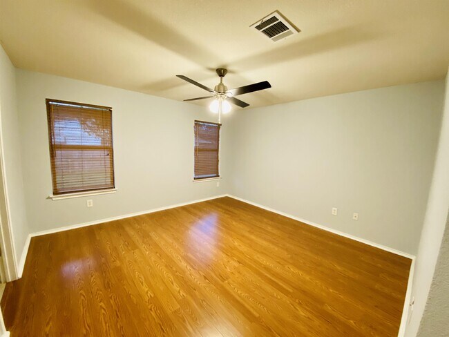 Building Photo - 3811 Julianas Way