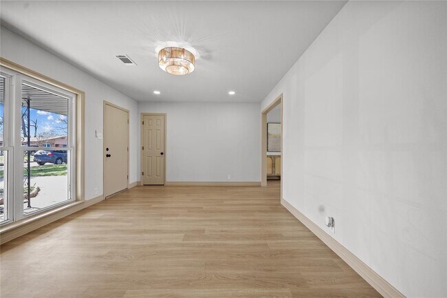 Building Photo - 4022 Marlborough Dr