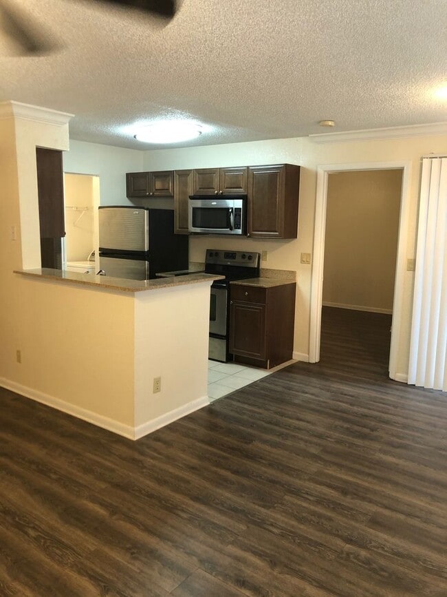 Building Photo - Lexington Place 2 bedroom Condo