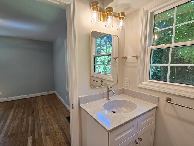Building Photo - 1274 Tredwell Dr