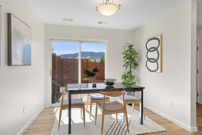 Building Photo - 2666 Sherwood Cir