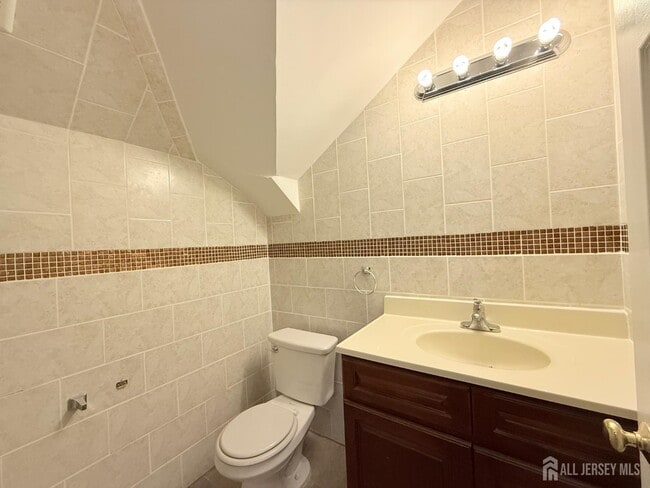 Building Photo - 664 Amboy Ave