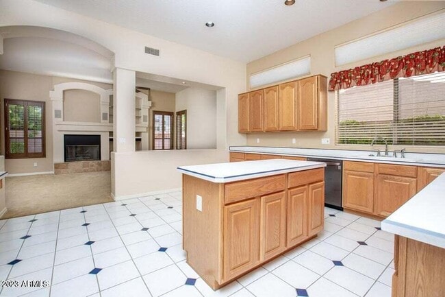 Building Photo - 1985 E Stephens Dr