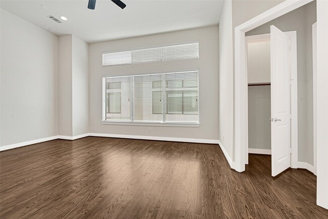 Building Photo - 72 N Hutcheson St