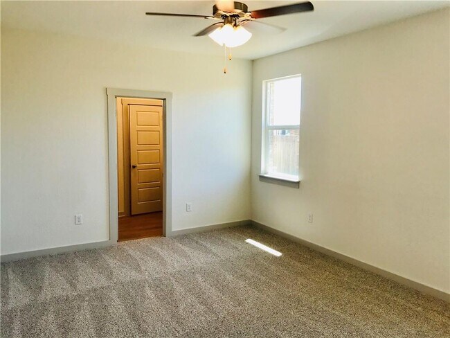 Building Photo - 14204 Mcarthur Dr