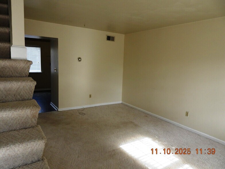Living Room - 1813 Bluemont Ave SW