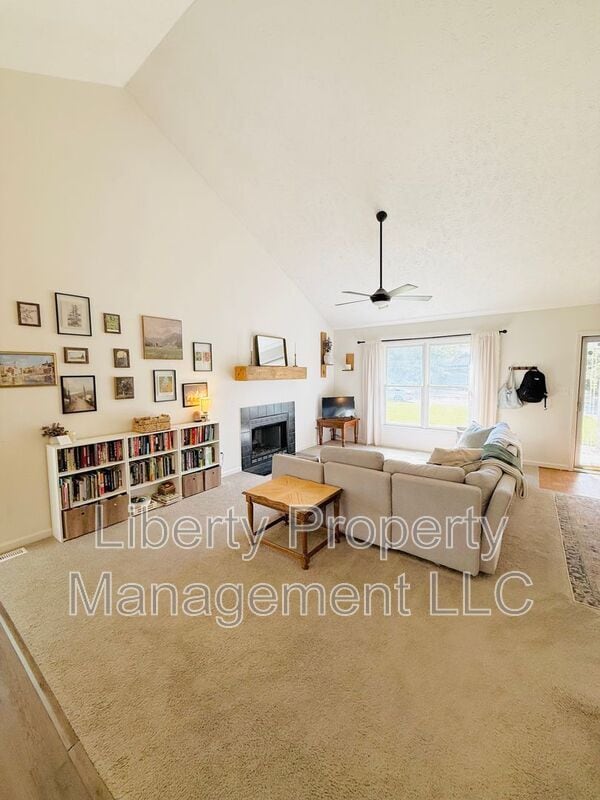 Building Photo - 132 Windsor Ln