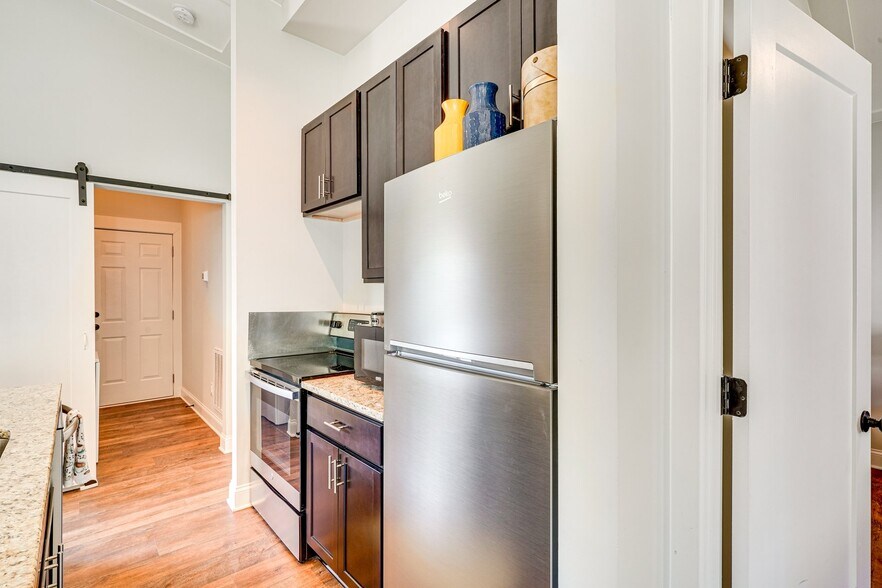 Building Photo - 325 Dowd St