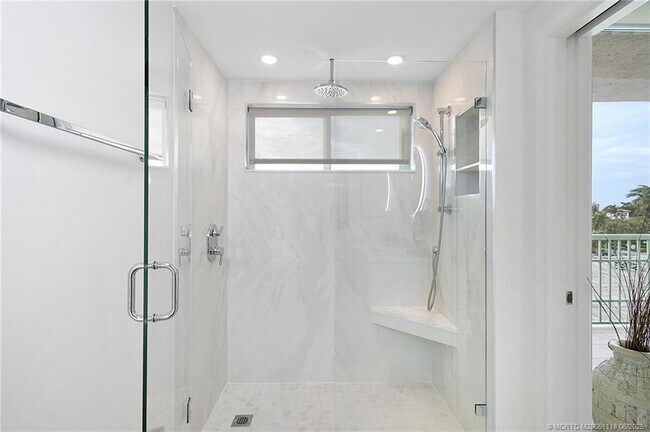 Building Photo - 8600 S Ocean Dr