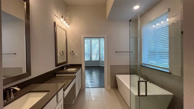 Building Photo - 212 Milas Cv