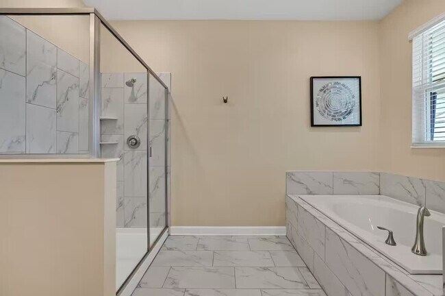 Building Photo - 9016 Sommerset Hills Dr