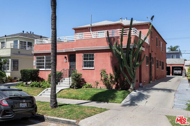 Building Photo - 413 1/2 N Gardner St