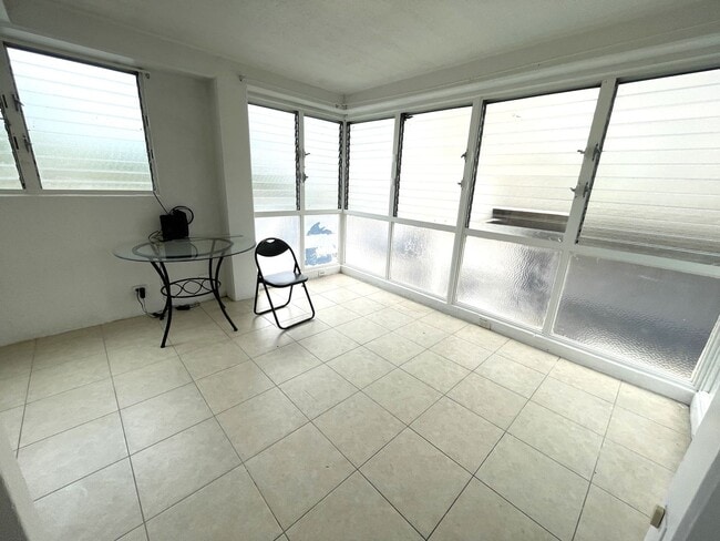 Building Photo - 2107 Ala Wai Blvd