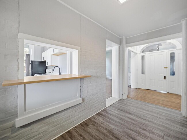 Building Photo - Charming 2-Bedroom, 2-Bath First-Floor Residence in a Beautifully Renovated Historic Home