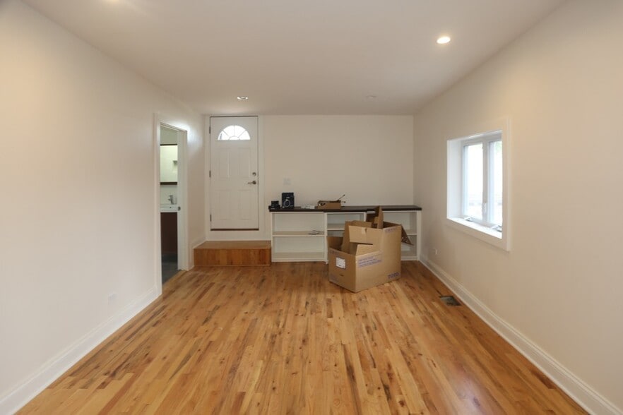 Building Photo - 1637 N Clybourn Ave