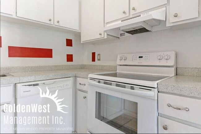 Building Photo - Fantastic 1Bdm 1Ba Midtown Condo Near Ligh...