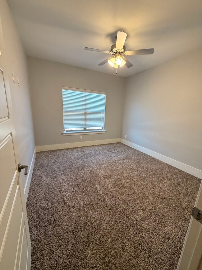 Building Photo - 1206 Burgandy Dr