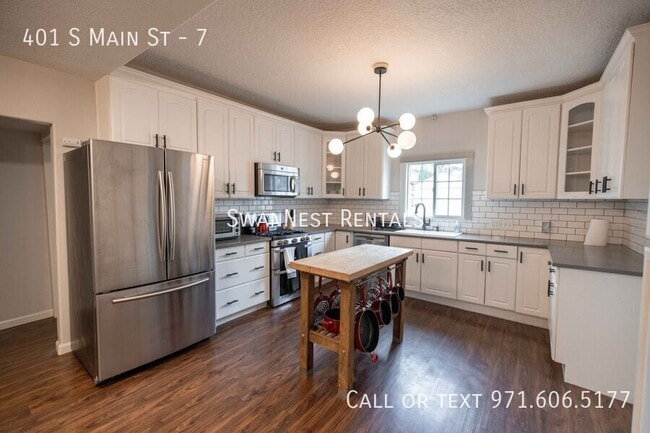 Building Photo - 401 S Main St