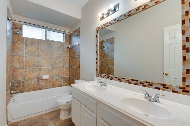 Building Photo - 1903 Blue Water Bay Dr