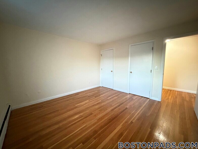 Building Photo - 122 Dustin St