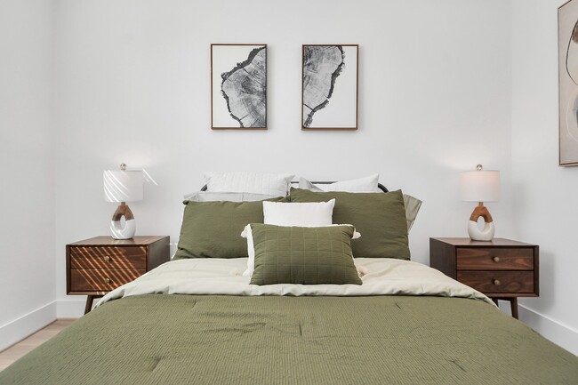 Building Photo - 2524 Live Oak St