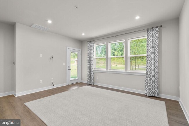 Building Photo - 10421 Resort Road