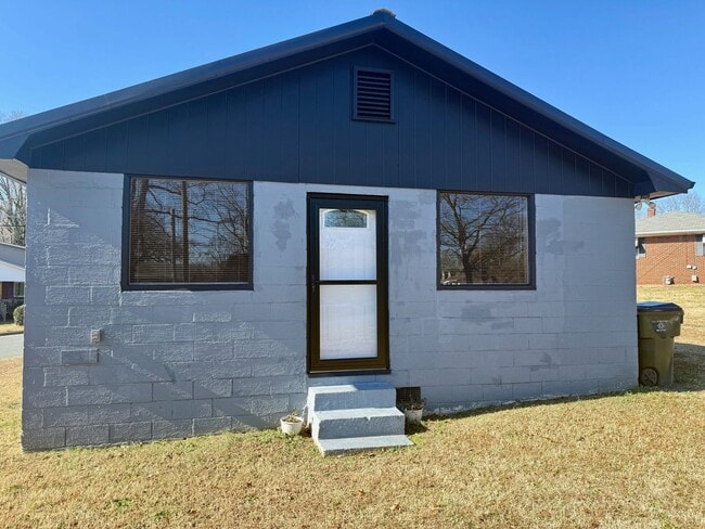 Primary Photo - One bedroom, one bath house in Burlington