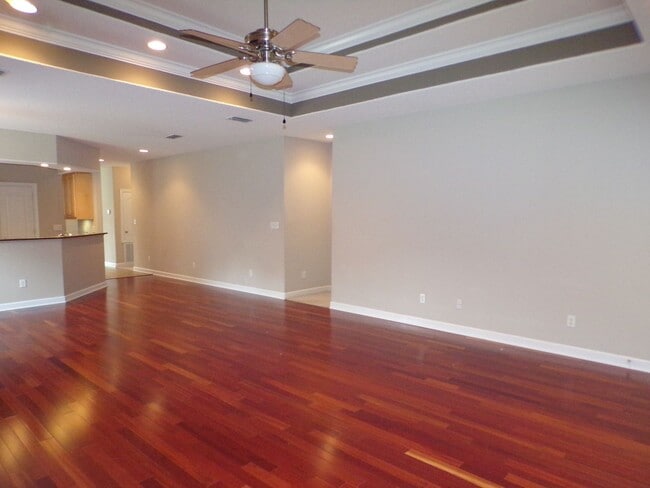 Building Photo - Spacious 3 Bed/2 Bath Home on Wooded Lot