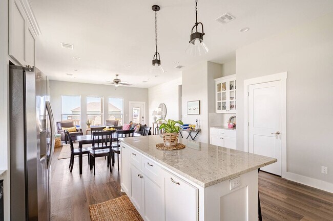 Building Photo - 804 1/2 Johnson Crawford Cir