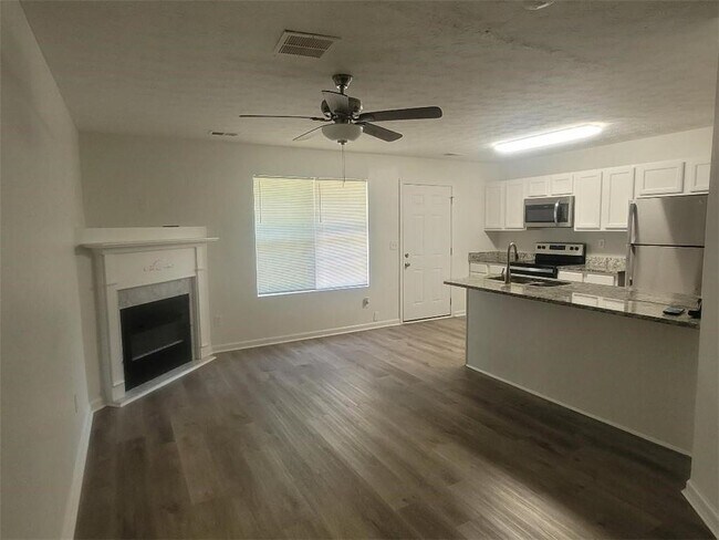 Building Photo - 1350 Labonte Pkwy