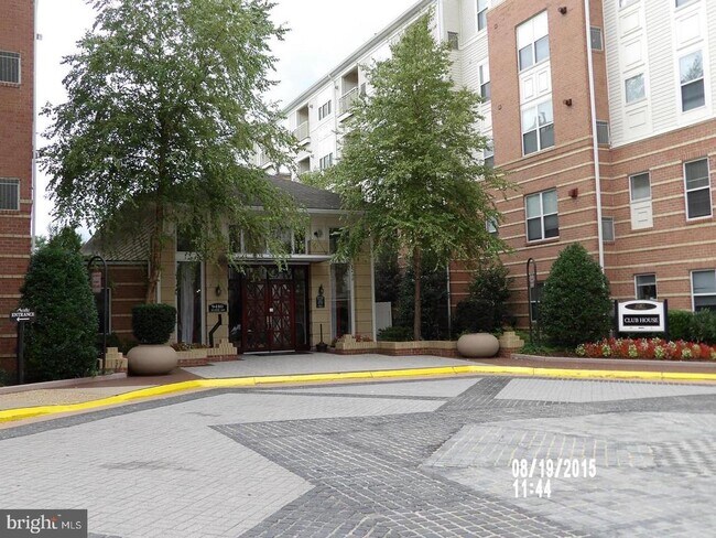 Building Photo - 2765 Centerboro Dr