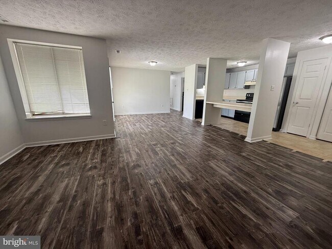 Building Photo - 2125 Wainwright Ct