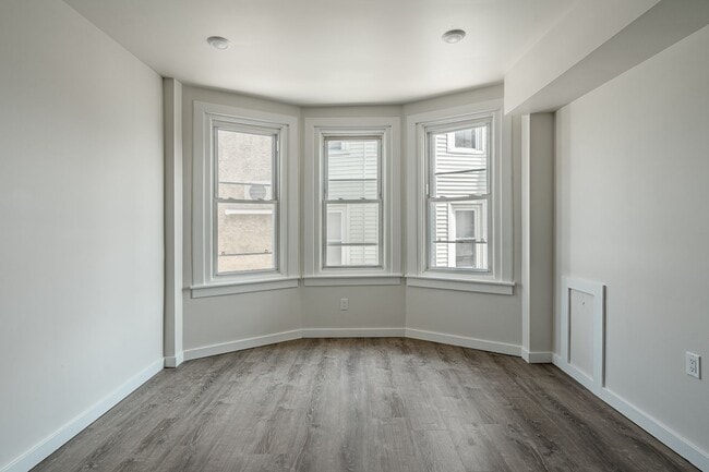 Building Photo - 324-326 Darby Rd-1R