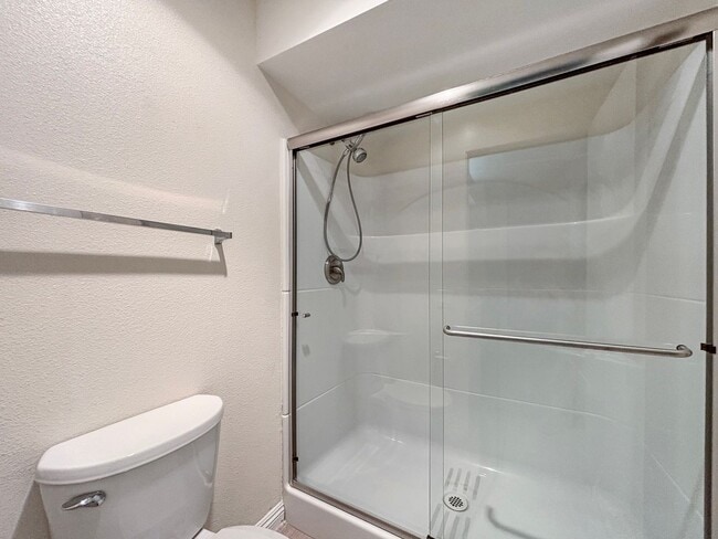 Building Photo - Beautiful 3B/2BA Home W/ 2 Car Garage, Was...