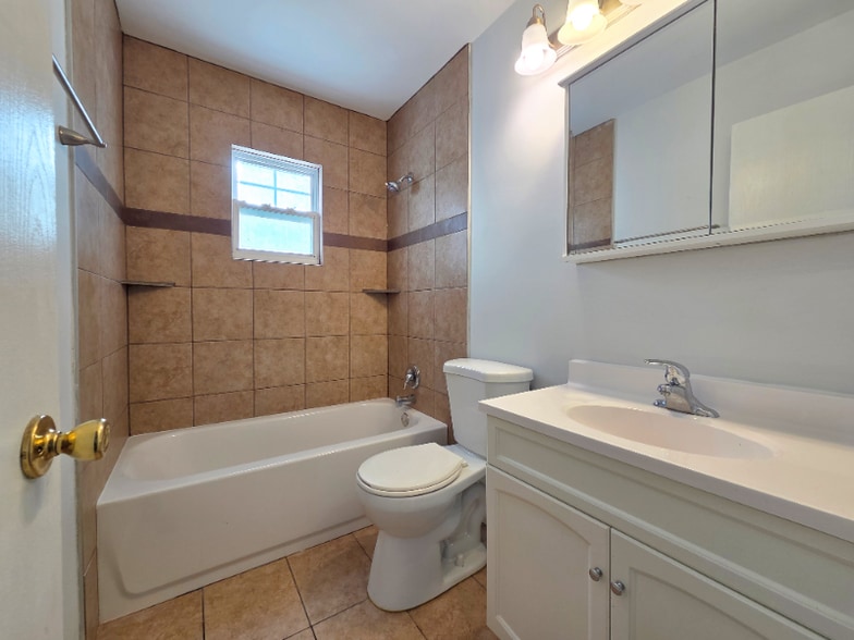 Building Photo - 331 Lawn Terrace