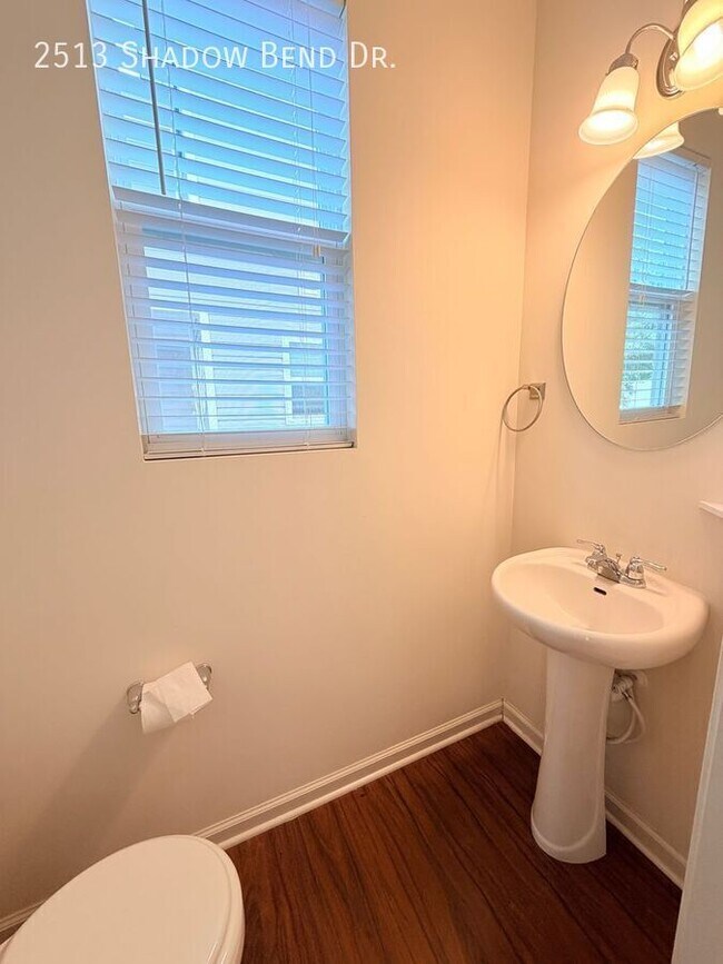 Building Photo - 2513 Shadow Bend Dr