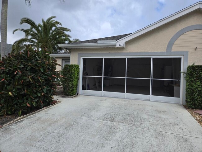 Building Photo - 4234 SE Home Way