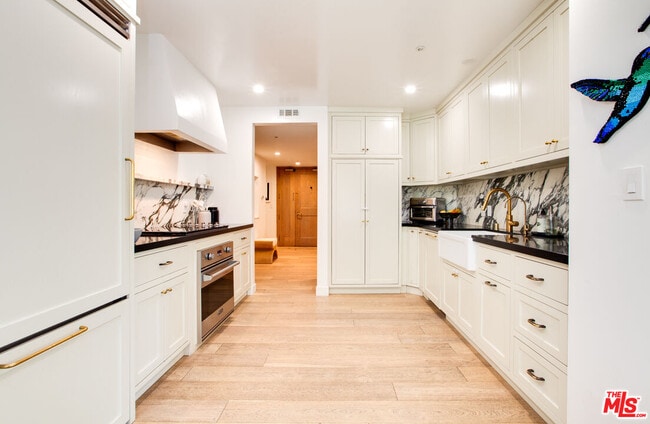 Building Photo - 10520 Wilshire Blvd