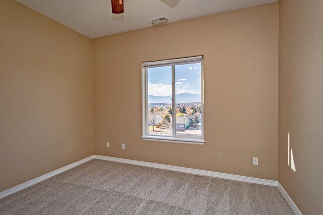 Building Photo - Beautiful Ranch-Style Condo with Attached ...