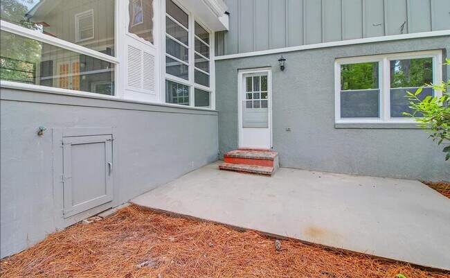 Building Photo - 403 Fairington Dr